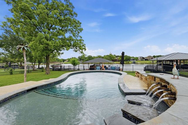 114 Blackfoot Trail, Lake Kiowa, TX 76240