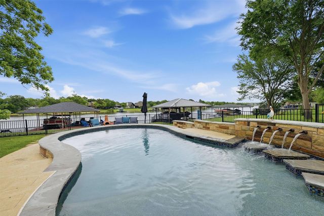 114 Blackfoot Trail, Lake Kiowa, TX 76240