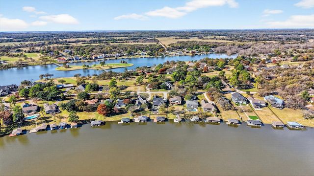 114 Blackfoot Trail, Lake Kiowa, TX 76240