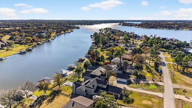 114 Blackfoot Trail, Lake Kiowa, TX 76240