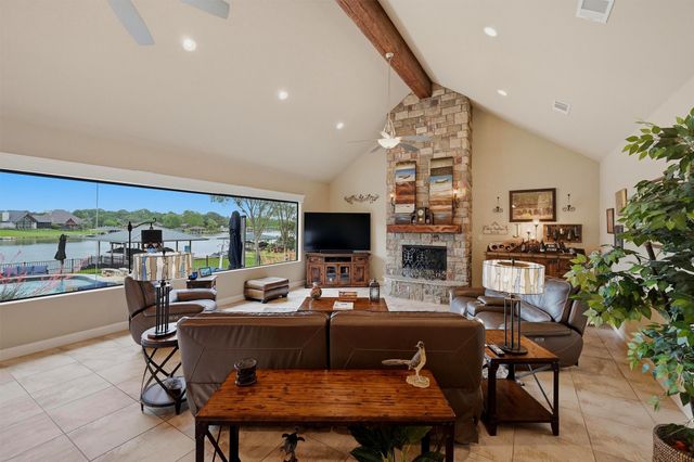 114 Blackfoot Trail, Lake Kiowa, TX 76240