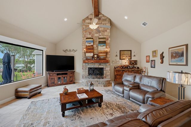 114 Blackfoot Trail, Lake Kiowa, TX 76240