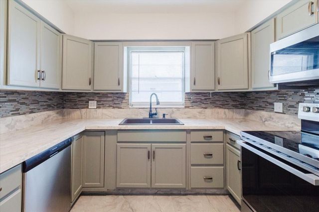6212 FLORIDA CIRCLE W, Apollo Beach, FL 33572