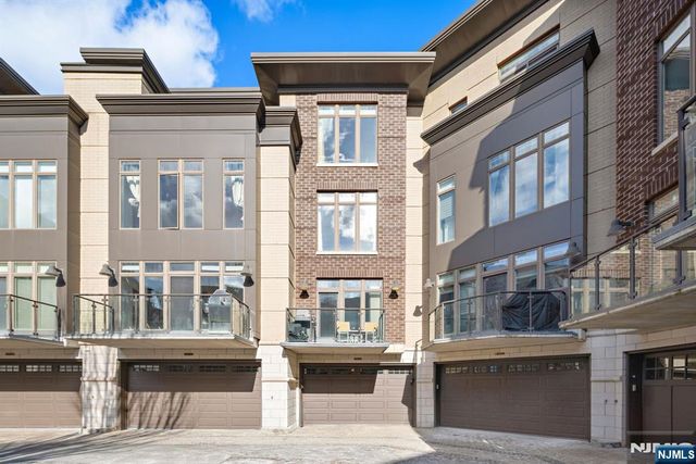 1 Oxford Landing 1, Weehawken, NJ 07086