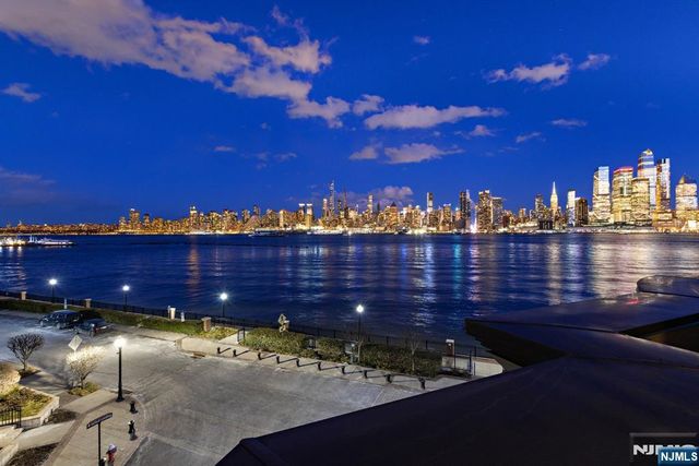 1 Oxford Landing 1, Weehawken, NJ 07086