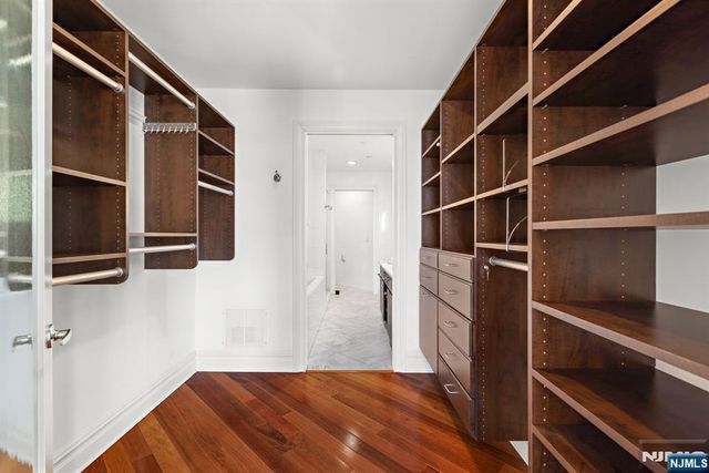 1 Oxford Landing 1, Weehawken, NJ 07086
