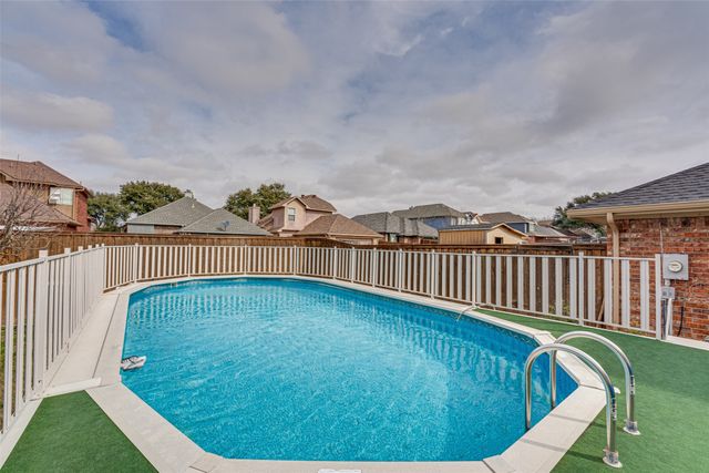 2305 Buckeye Drive, Mesquite, TX 75181