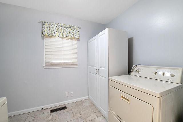 440 N Colby Ave, Valley Center, KS 67147