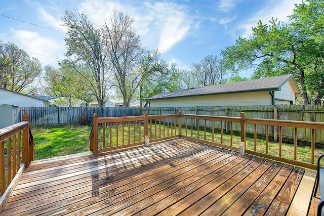 440 N Colby Ave, Valley Center, KS 67147