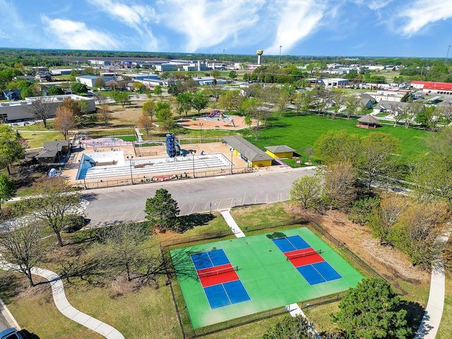 440 N Colby Ave, Valley Center, KS 67147