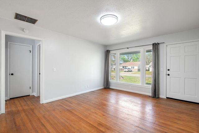 440 N Colby Ave, Valley Center, KS 67147