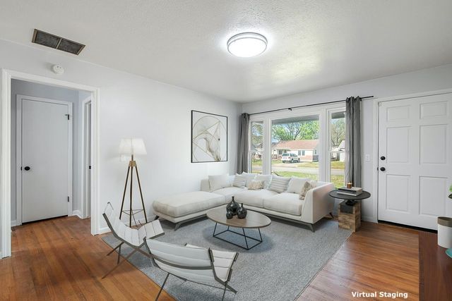 440 N Colby Ave, Valley Center, KS 67147