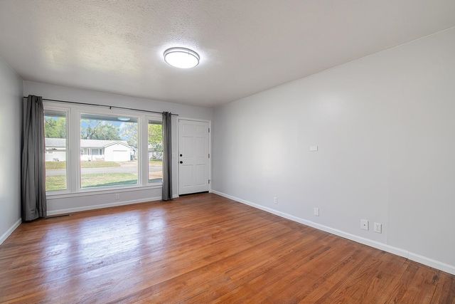 440 N Colby Ave, Valley Center, KS 67147