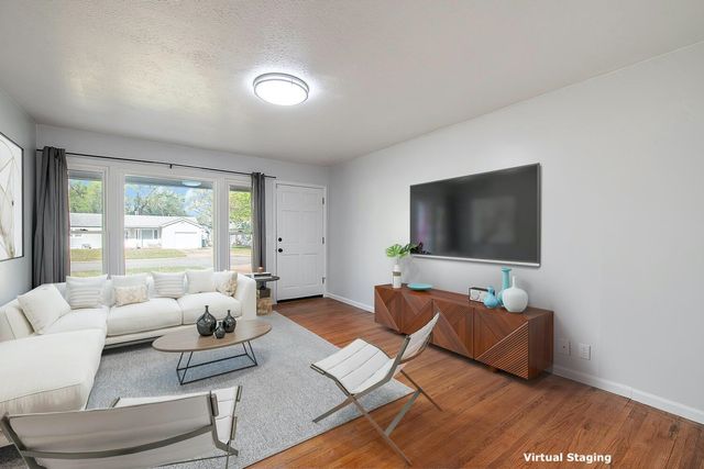 440 N Colby Ave, Valley Center, KS 67147