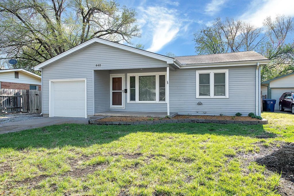 440 N Colby Ave, Valley Center, KS 67147