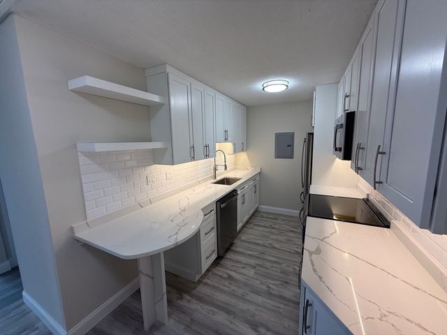 566 Commonwealth Ave 308, Boston, MA 02215