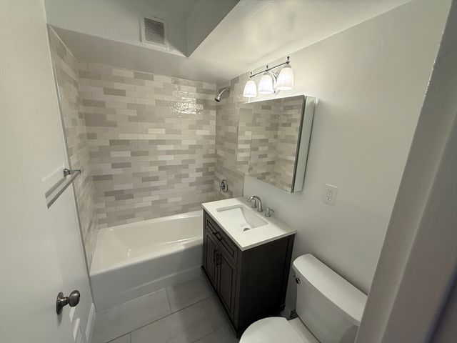 566 Commonwealth Ave 308, Boston, MA 02215