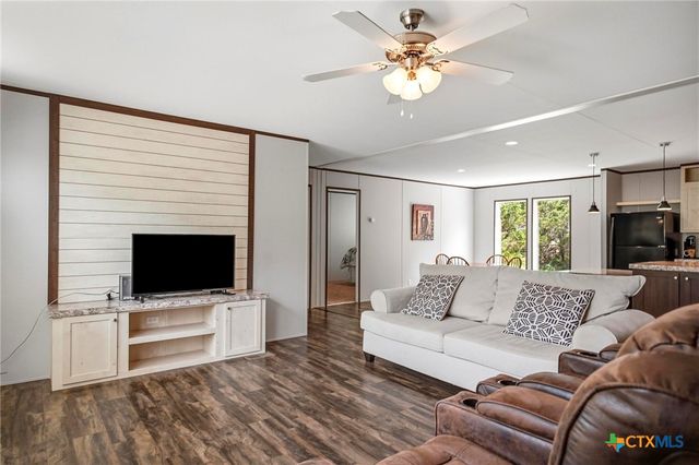 327 Lost Antler Drive, Canyon Lake, TX 78133