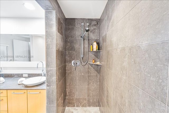 3801 Collins Ave 1105, Miami Beach, FL 33140