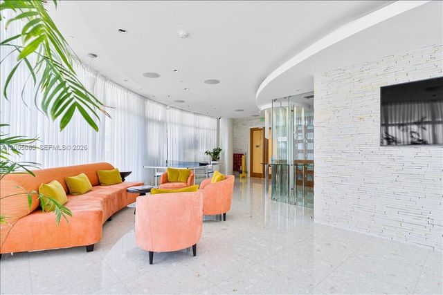 3801 Collins Ave 1105, Miami Beach, FL 33140