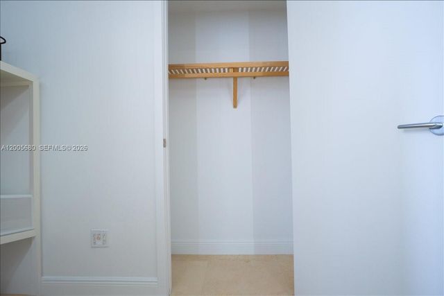 3801 Collins Ave 1105, Miami Beach, FL 33140