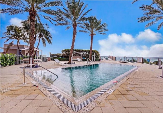 3801 Collins Ave 1105, Miami Beach, FL 33140