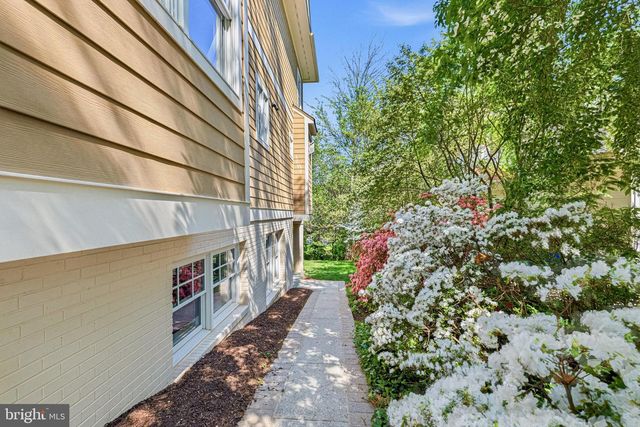3651 N HARRISON ST N, Arlington, VA 22207