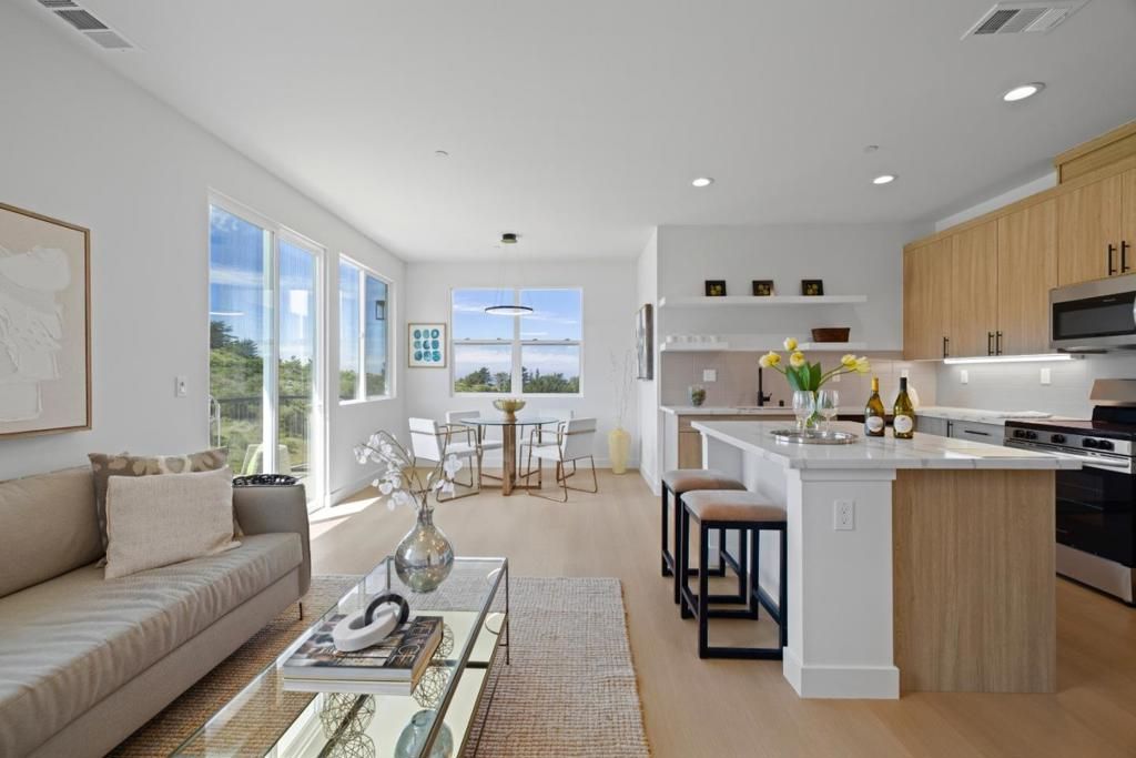 Image 4 of property listing at 801 Fassler Avenue, Pacifica, CA 94044