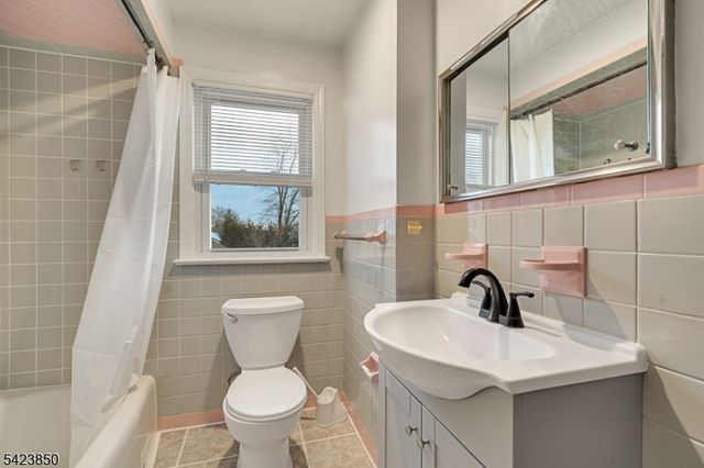 34 N 15Th Ave, Manville Boro, NJ 08835