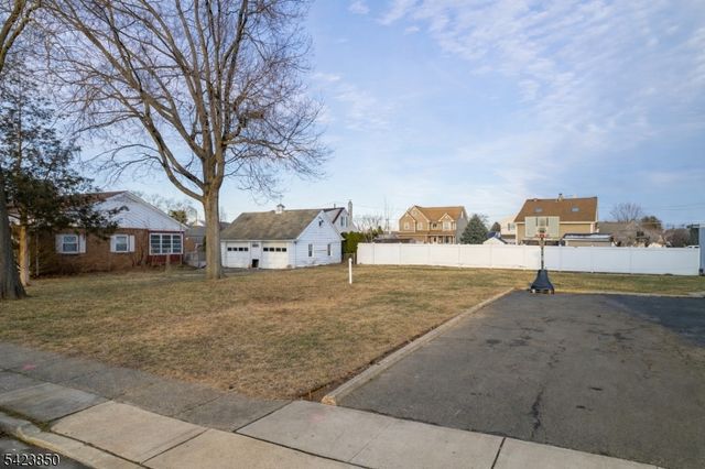 34 N 15Th Ave, Manville Boro, NJ 08835