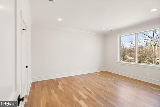 6013 WOODLAND TER, Mclean, VA 22101