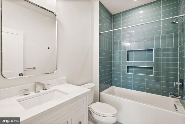 6013 WOODLAND TER, Mclean, VA 22101