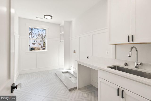 6013 WOODLAND TER, Mclean, VA 22101