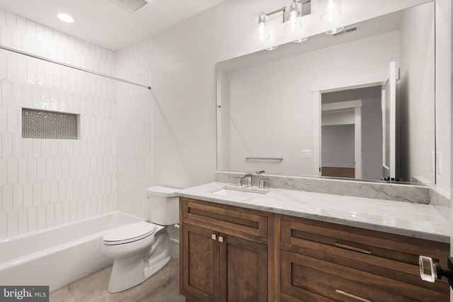 6013 WOODLAND TER, Mclean, VA 22101