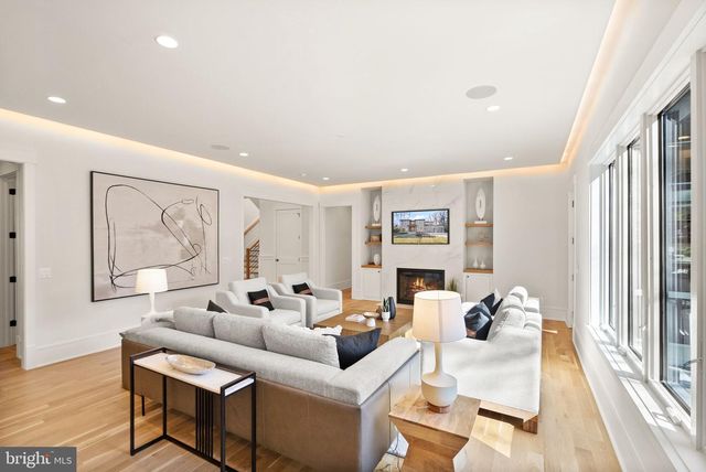 6013 WOODLAND TER, Mclean, VA 22101