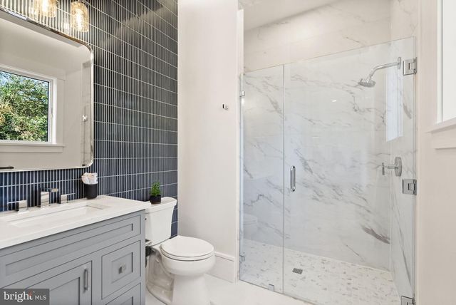 6013 WOODLAND TER, Mclean, VA 22101