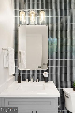 6013 WOODLAND TER, Mclean, VA 22101