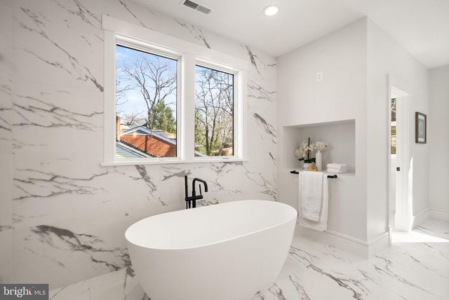 6013 WOODLAND TER, Mclean, VA 22101