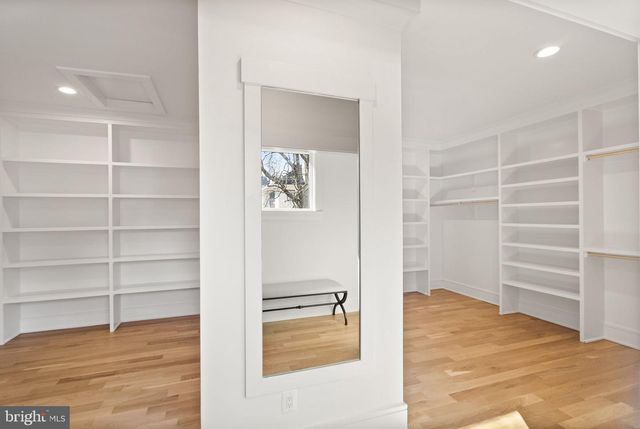 6013 WOODLAND TER, Mclean, VA 22101