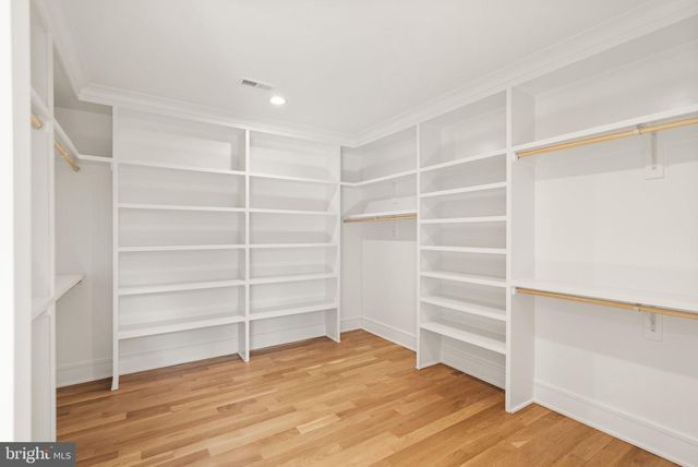 6013 WOODLAND TER, Mclean, VA 22101