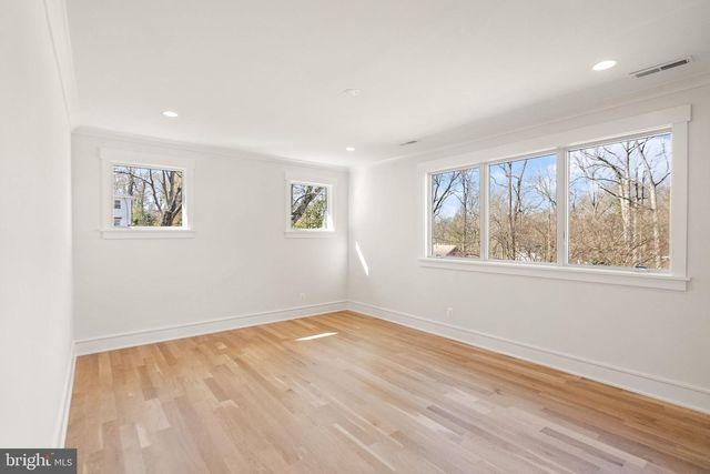 6013 WOODLAND TER, Mclean, VA 22101