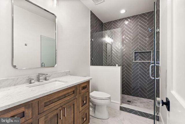 6013 WOODLAND TER, Mclean, VA 22101