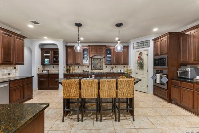 139 EVANS OAK LN, San Antonio, TX 78260