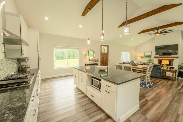 631 Buena Vista Parkway, Strafford, MO 65757