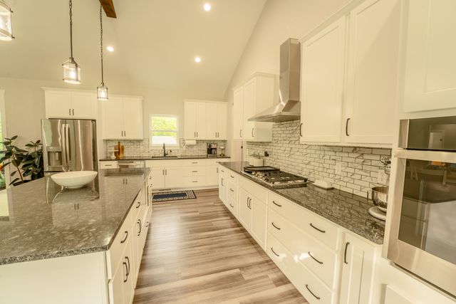 631 Buena Vista Parkway, Strafford, MO 65757