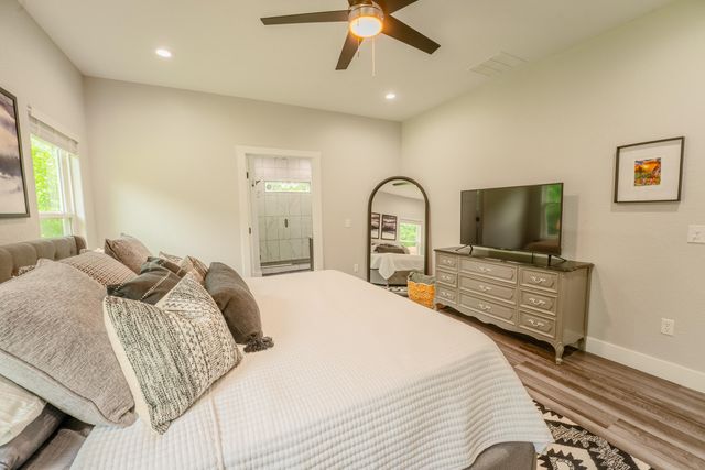 631 Buena Vista Parkway, Strafford, MO 65757