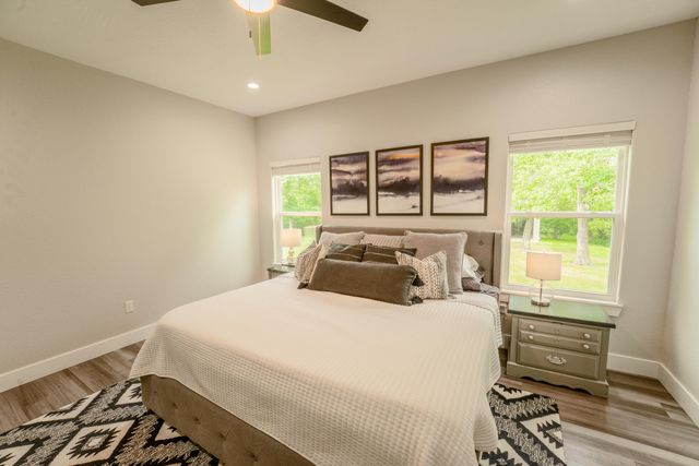 631 Buena Vista Parkway, Strafford, MO 65757