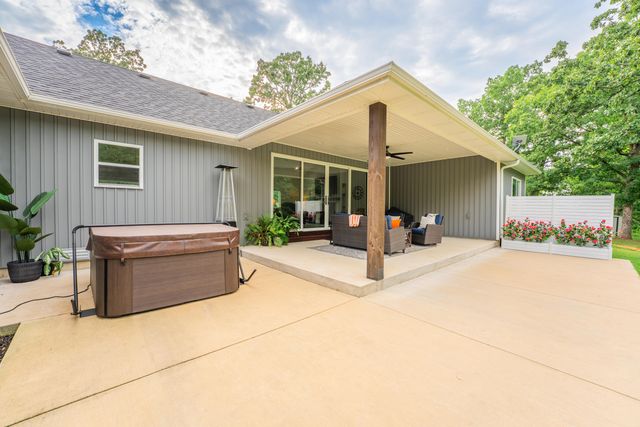 631 Buena Vista Parkway, Strafford, MO 65757