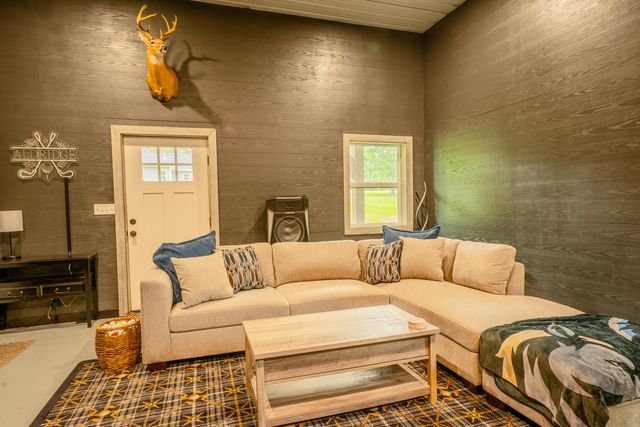 631 Buena Vista Parkway, Strafford, MO 65757