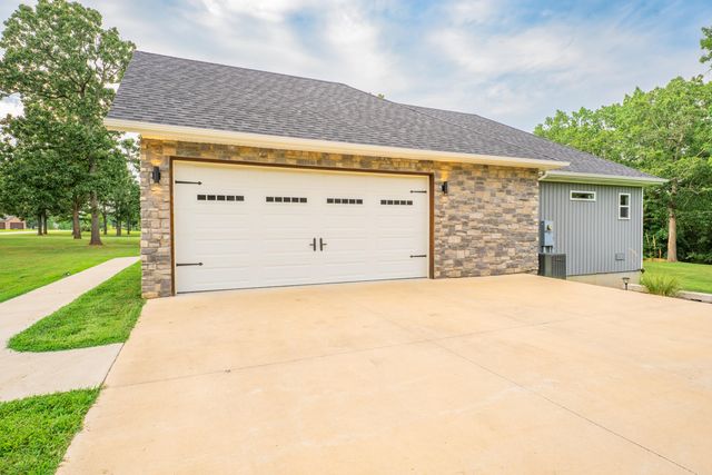 631 Buena Vista Parkway, Strafford, MO 65757